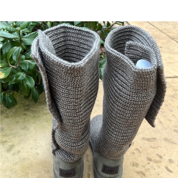 UGG Women's Classic Cardy Grey Knit Sweater Button Boot Size 8 - Picture 11 of 11